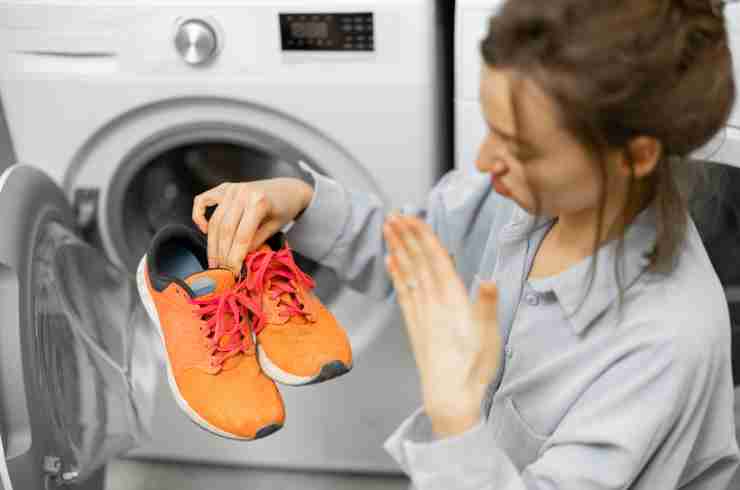 Come lavare le scarpe in lavatrice senza danneggiarle