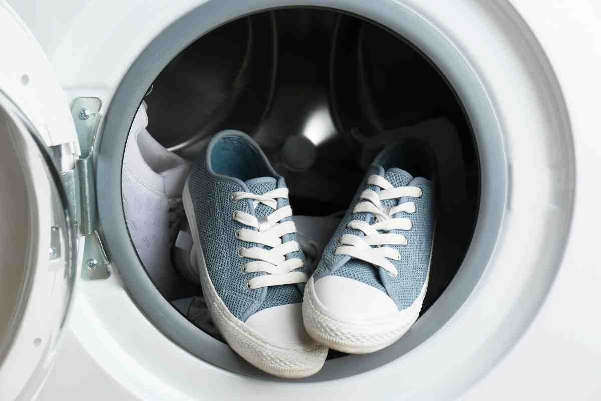 Come lavare le scarpe in lavatrice senza danneggiarle